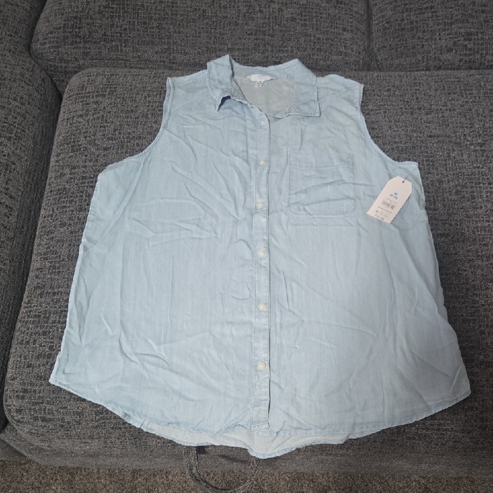 Time and Tru Light Blue Sleeveless Blouse